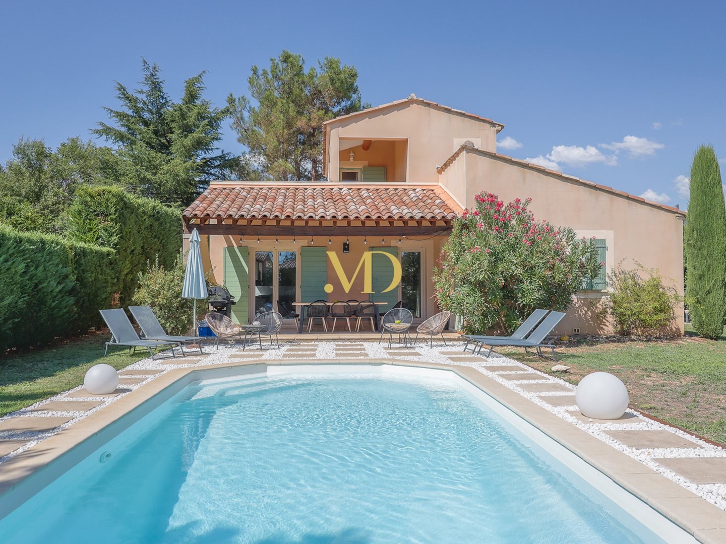 EXCLUSIVITÉ - Maison récente avec vue et piscine