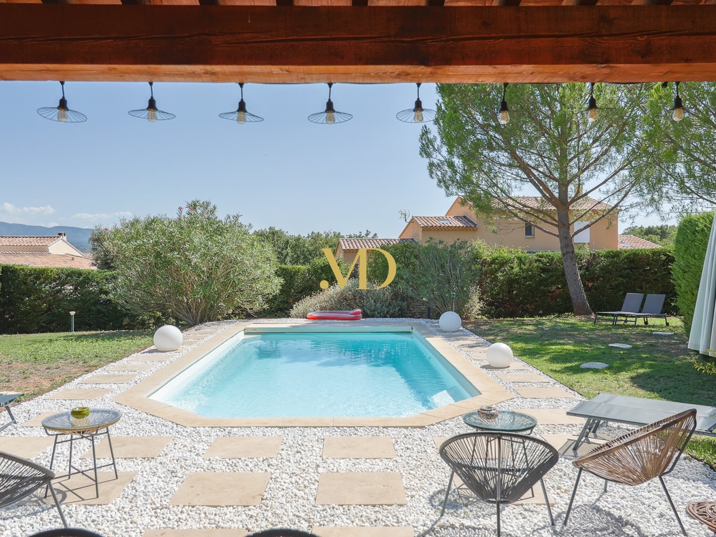 Maison à vendre - 6 pièces - 140m2 - Saint-Saturnin-Lè... (84490)
