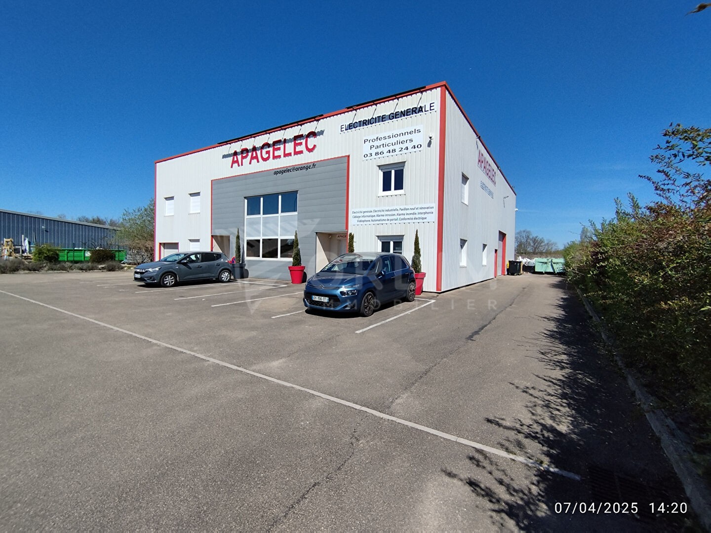 MONETEAU - PROCHE SORTIE 19 - A6 AUXERRE NORD - LOCAL D'ACTIVITE DE 520M²