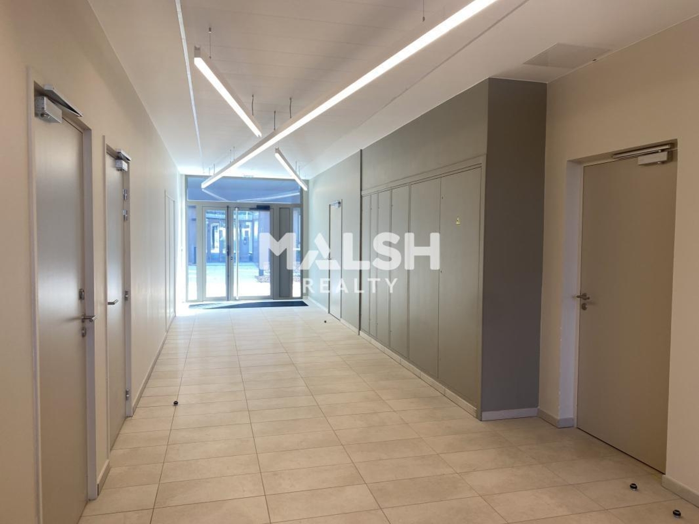 Bureaux neufs - ERP 5ème catégorie W à DECINES CHARPIEU - A VENDRE OU A LOUER - 1 290 m² divisibles à partir de 139 m²