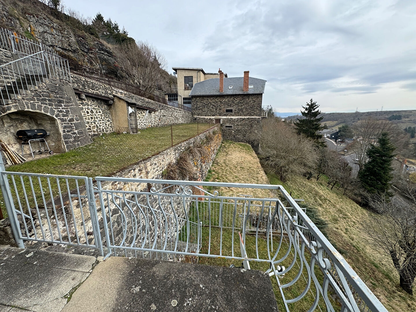 Immeuble à vendre - 12 pièces - 266m2 - Saint-Flour (15100)