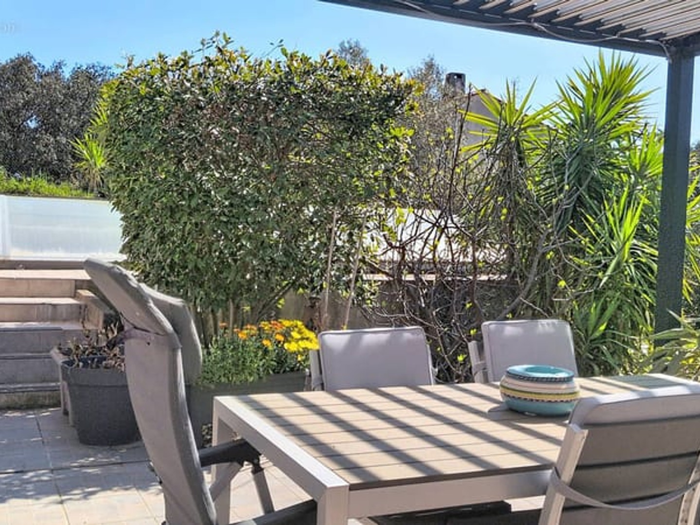 Maison 3 chambres avec pergola, piscine, et dépendances Colline de Bezouce