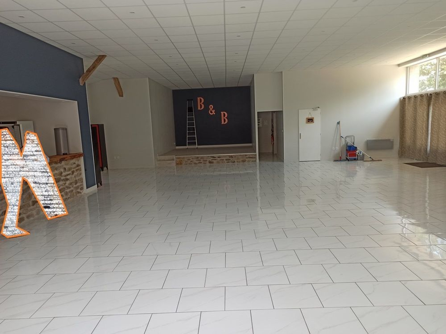 Locaux à vendre - 900m2 - Esse (16500)