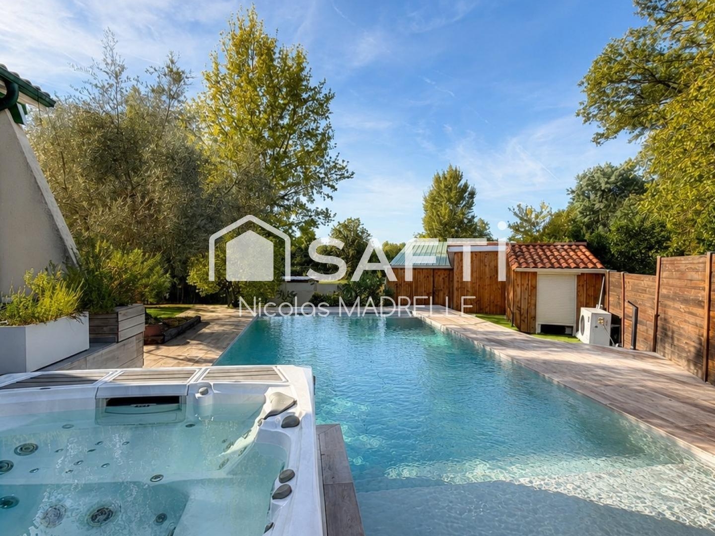 Maison à vendre - 7 pièces - 195m2 - Saint-Loubès (33450)