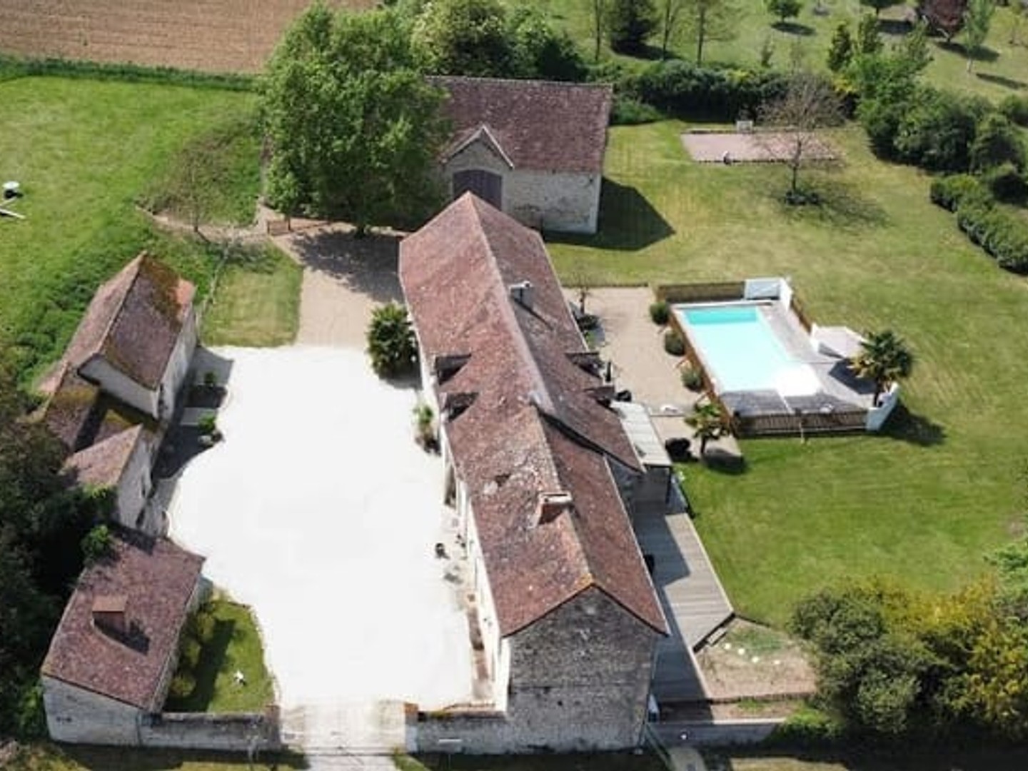 Propriété 9 pièces 263 m²