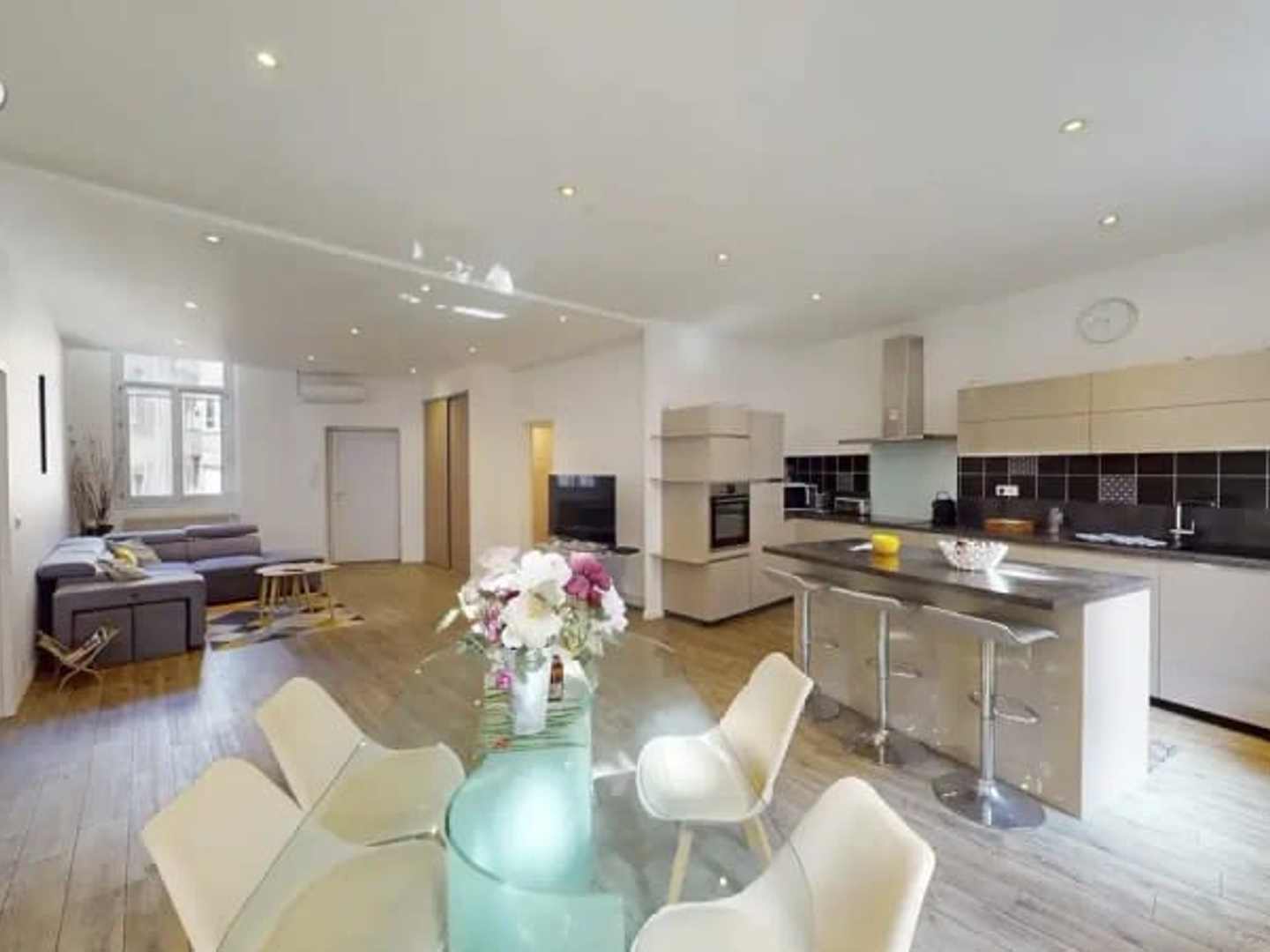 Commerce 4 pièces 127 m²