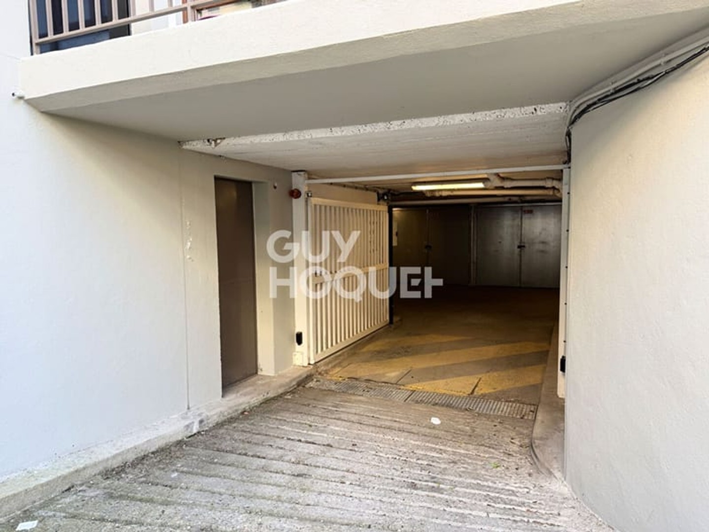 Parking / garage / box à vendre - 13m2 - Gentilly (94250)