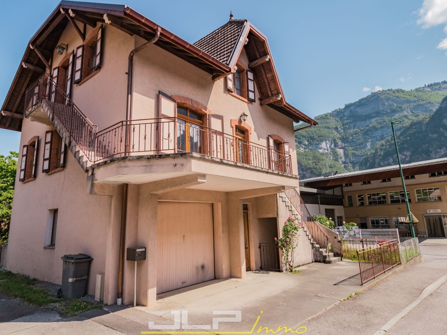 Maison composée de 2 appartements