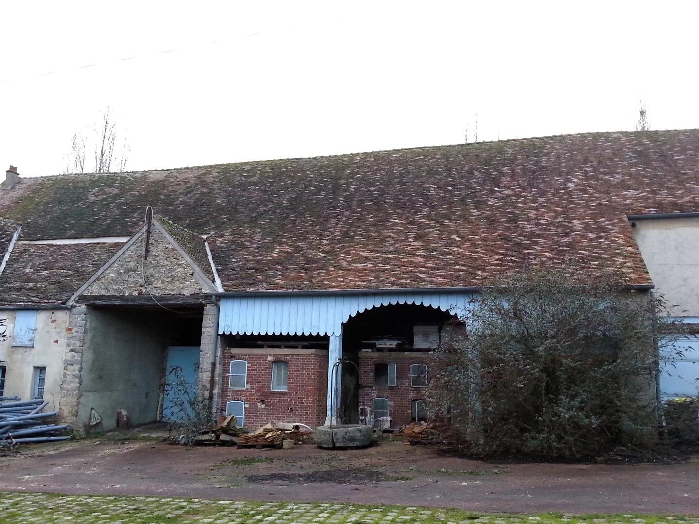 LOT A : GRAND BATIMENT GRANGE