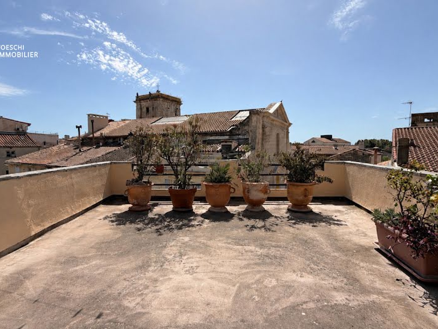 Local 6 pièces 235 m²