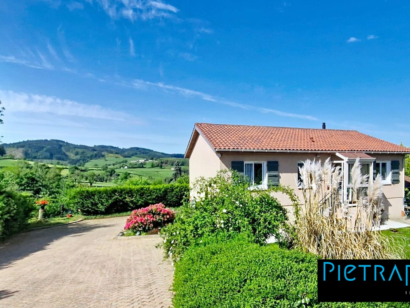 Maison rénovée avec belle vue dégagée sur la campagne