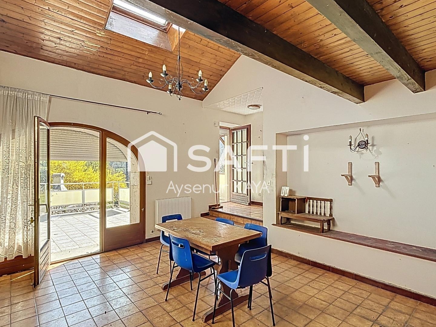 Maison à vendre - 8 pièces - 134m2 - Saint-Claude (39200)