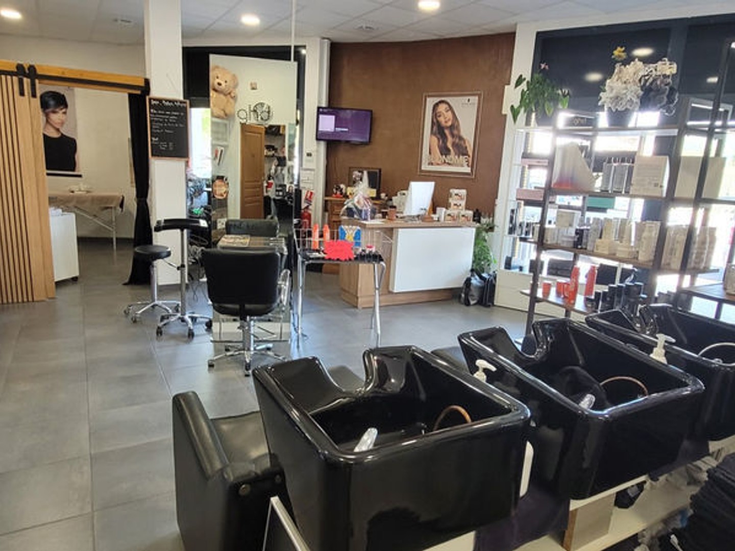 Fonds de commerce salon de coiffure barber esthétique Sollies pont