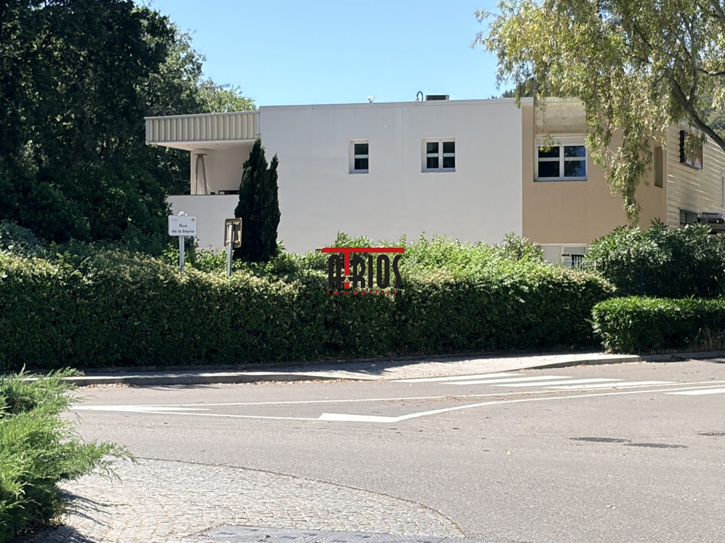 Local professionnel 170 m²