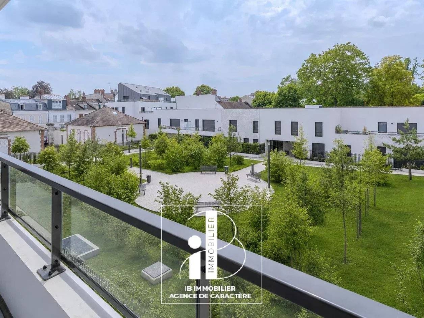 Appartement à vendre - 4 pièces - 83m2 - Fontainebleau (77300)