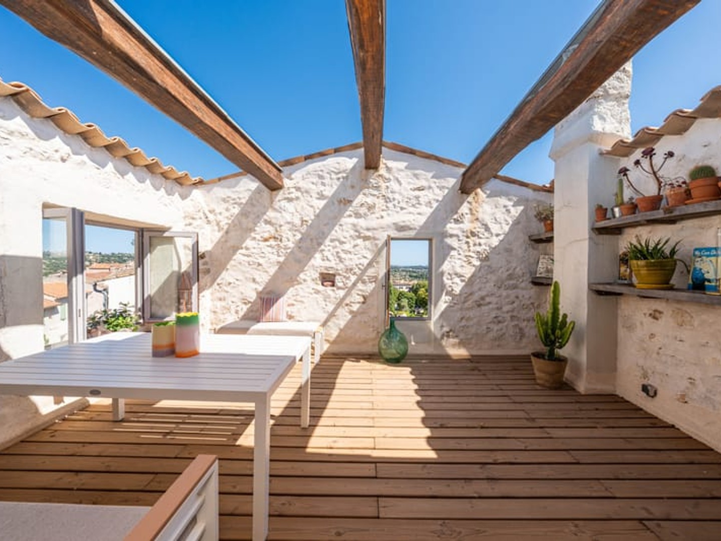CHARME ET AUTHENTICITE - TERRASSE AVEC VUE MER ET SAINT PAUL DE VENCE