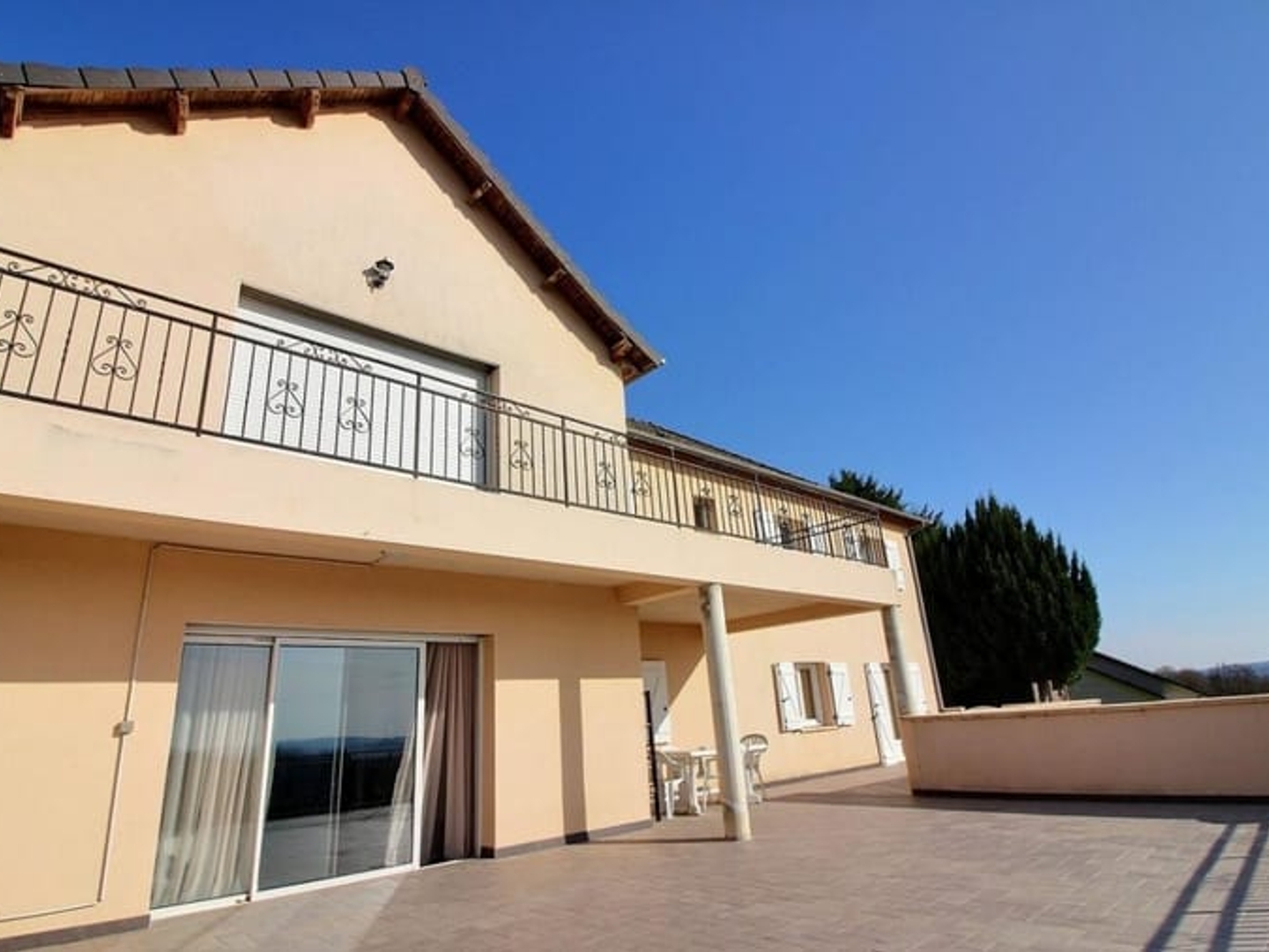 BRIVE - Malemort ? 2 maisons en 1 € 290 m² ? 7 chambres ? DPE B - Terrain 2000m²