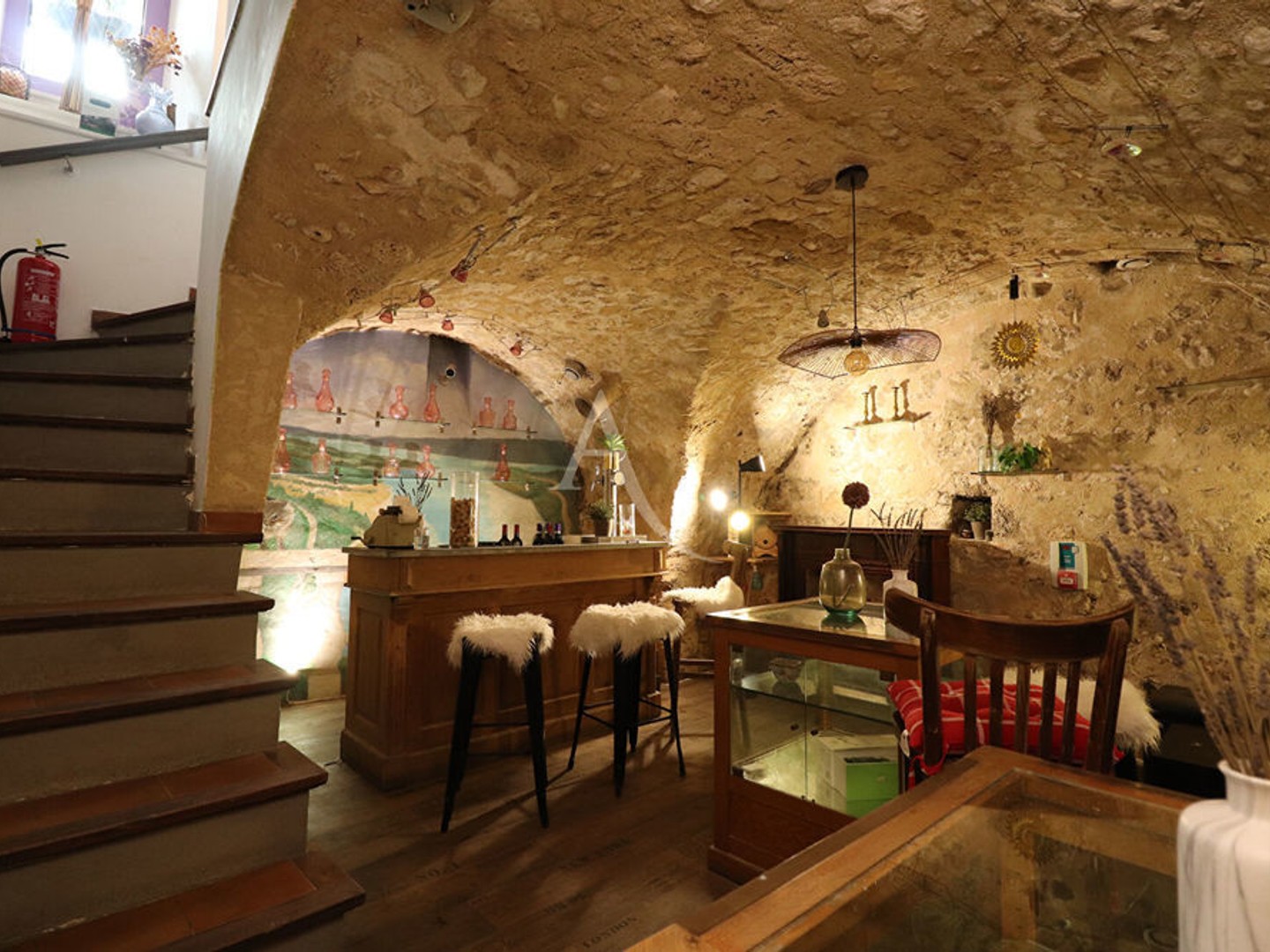 FONDS DE COMMERCE DE 85M2 A MOUSTIERS SAINTE MARIE