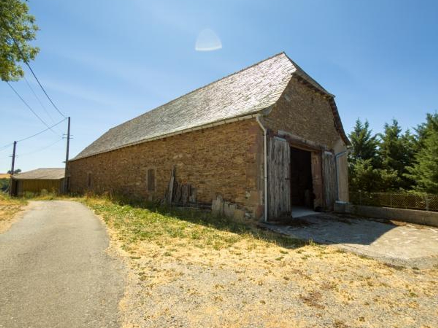 Vends grange - 460 m² - 1 pièce - Conques 12320