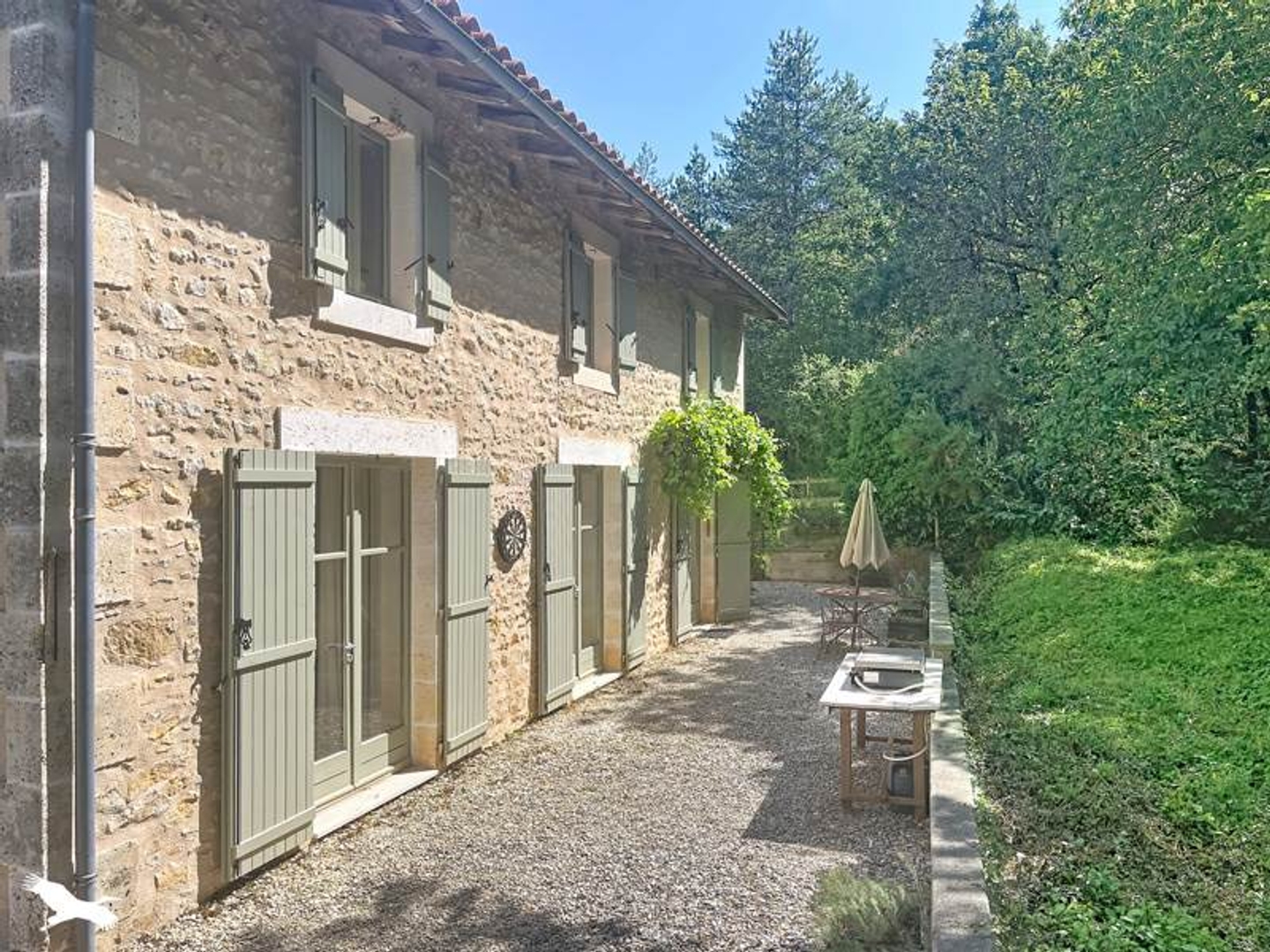 Maison à vendre - 6 pièces - 235m2 - Teyjat (24300)