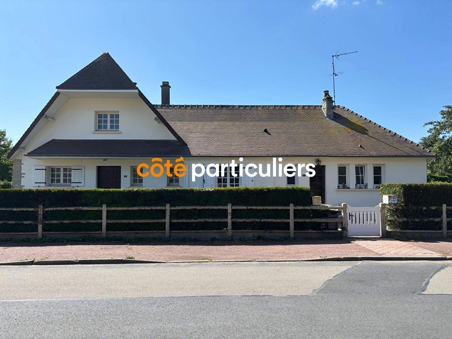 Ensemble immobilier composé de 2 lots d'habitation 8 pièces 189 m2