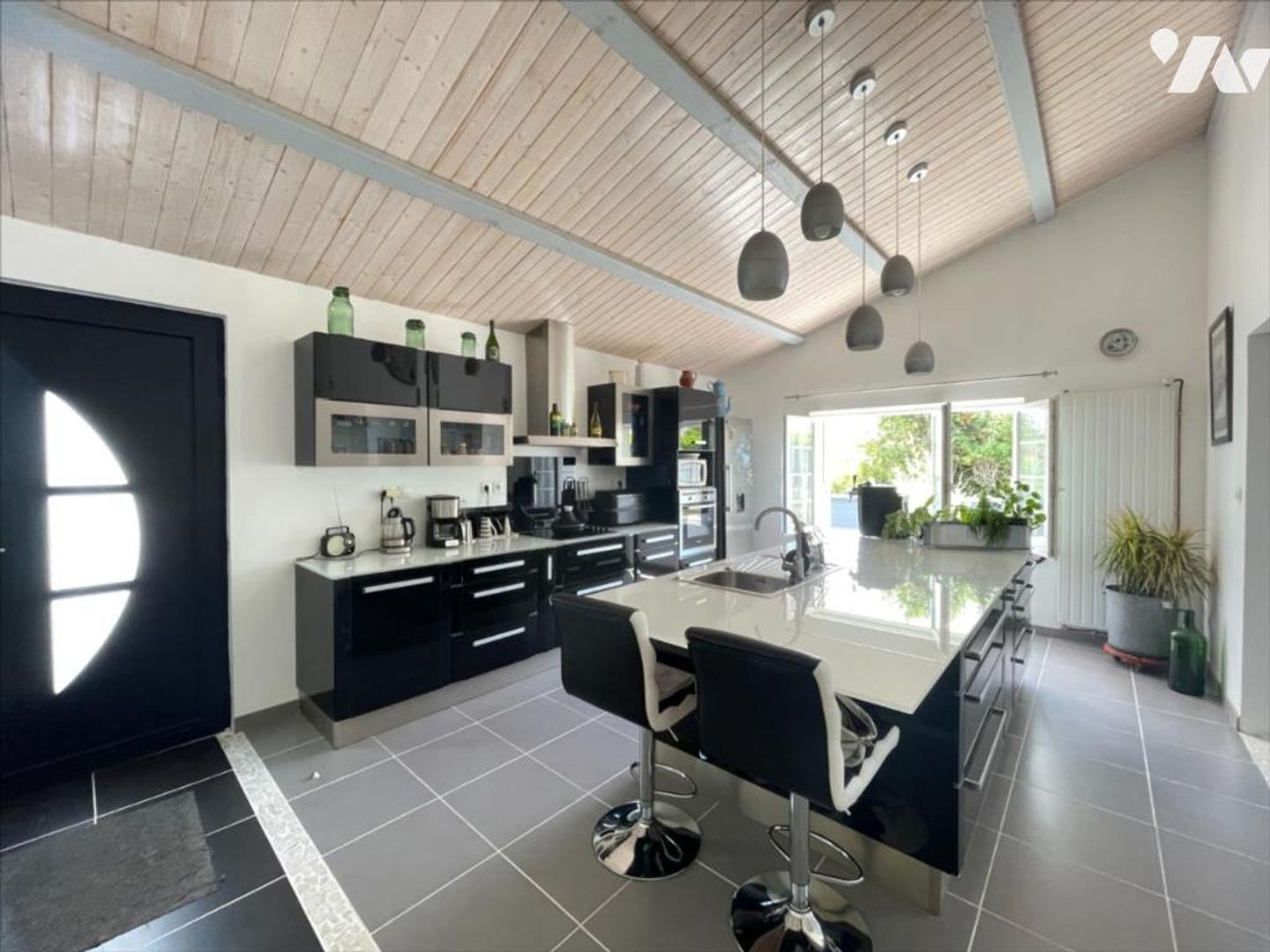 Maison à vendre - 6 pièces - 144m2 - Sainte-Soulle (17220)