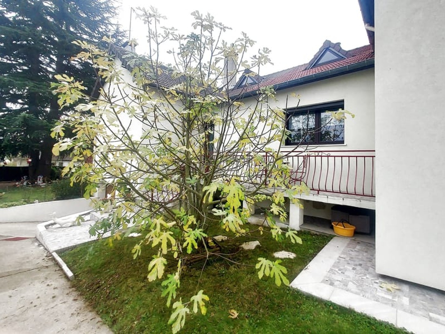 MAISON INDEPENDANTE - 8 Pièces - 5 chambres - 151 m2 - 349 900 €