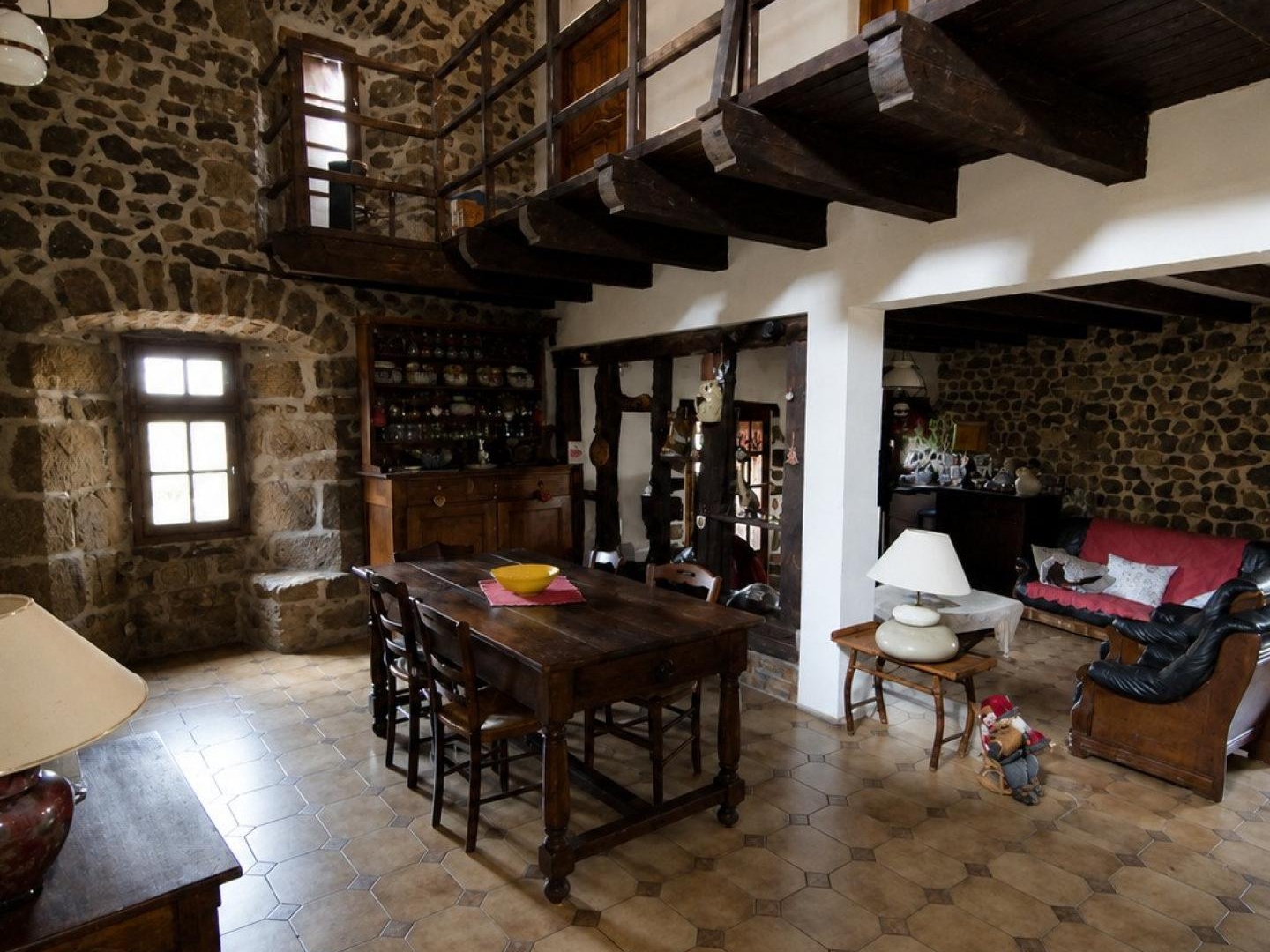 Maison de hameau 143m2, terrain 2815m2, source