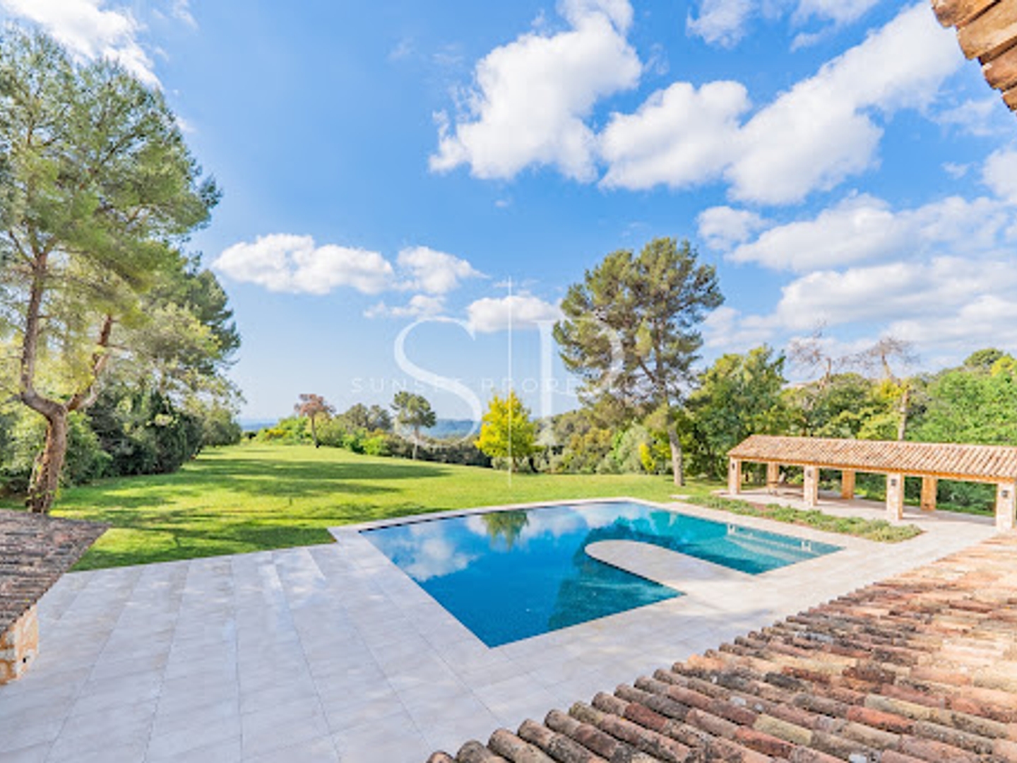 Maison 10 pièces 765 m²