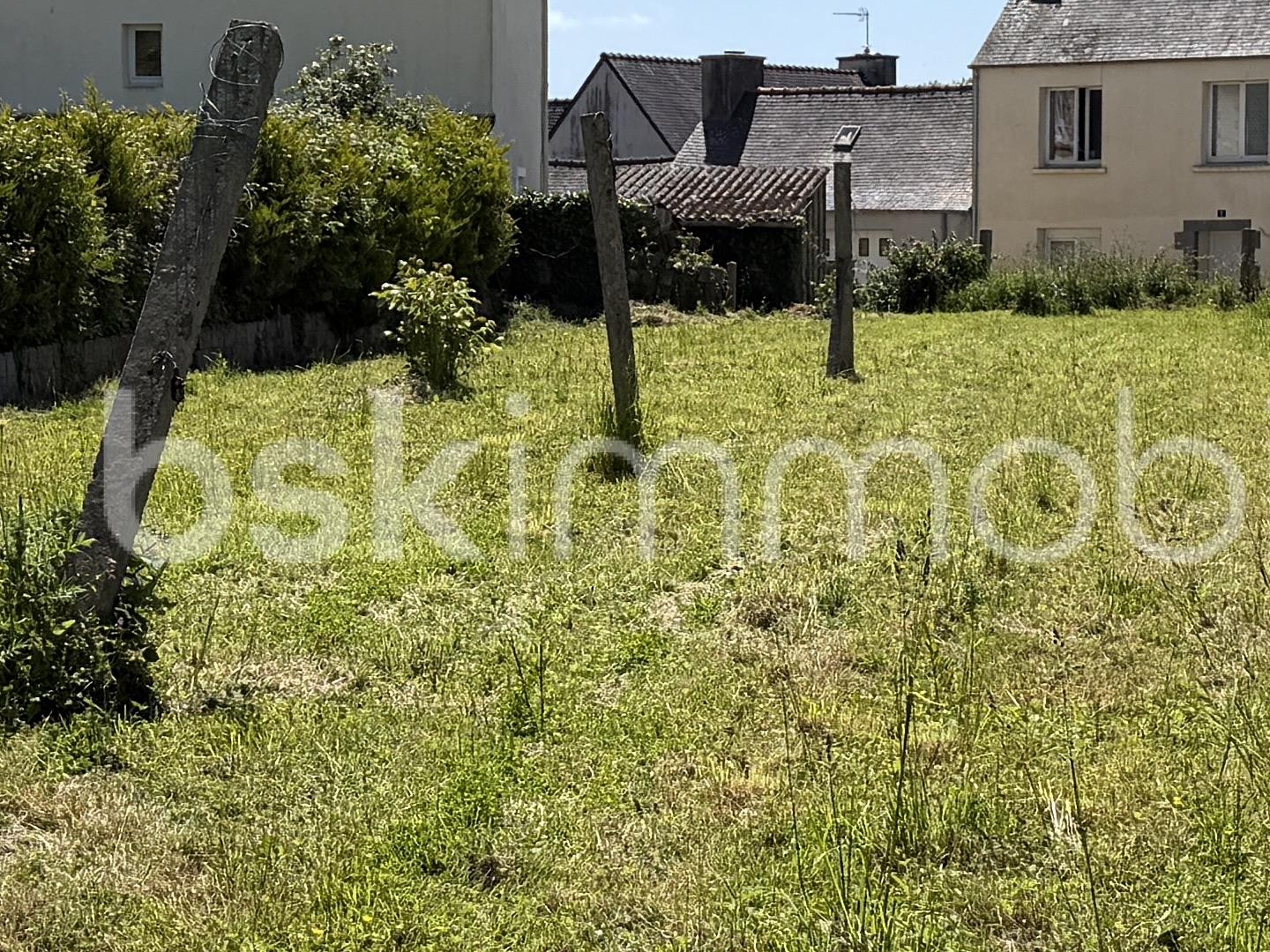 Terrain 718 m²
