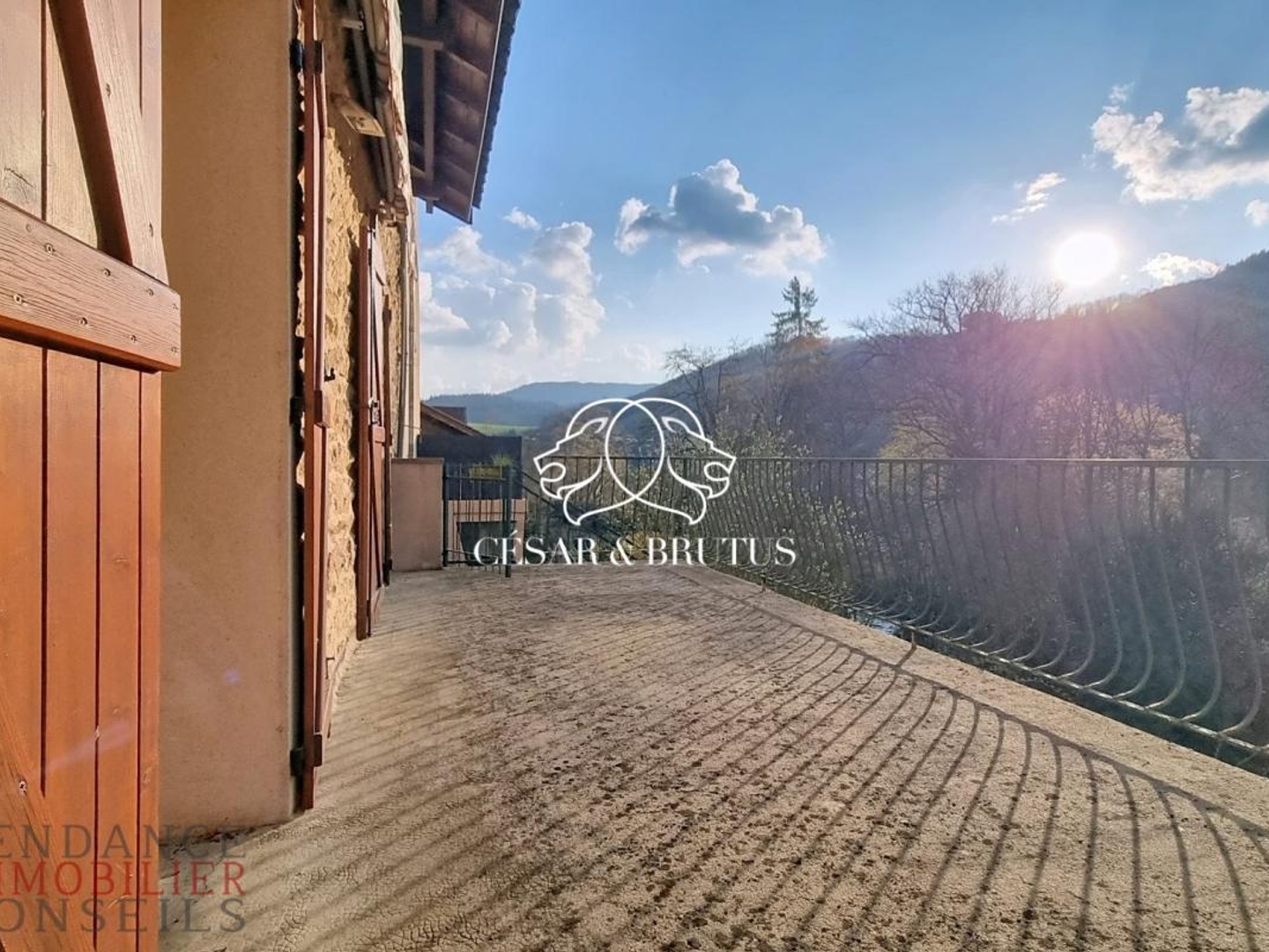 Maison à vendre - 7 pièces - 126m2 - Chambost-Allières (69870)
