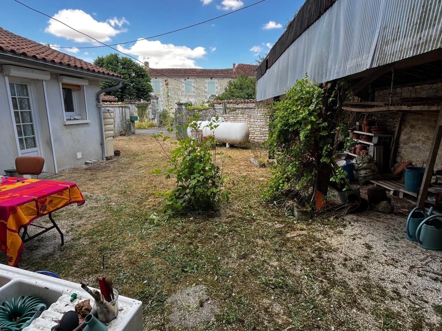 Maison à vendre - 6 pièces - 152m2 - Mansle-Les-Fontaines (16230)