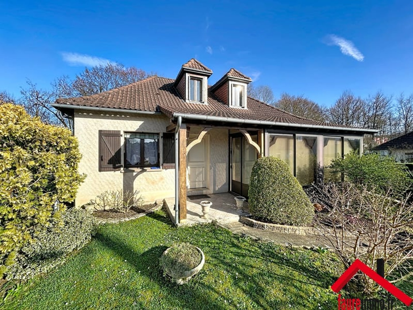 MAISON À ST-PANTALÉON-DE-LARCHE EN CORRÈZE