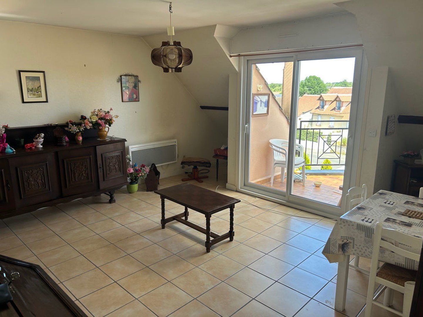 APPARTEMENT DEUX CHAMBRES PROCHE COMMODITÉS