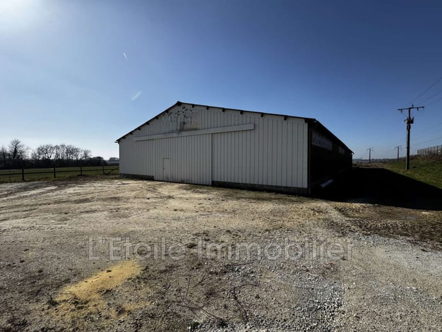 Immeuble commercial 400 m²