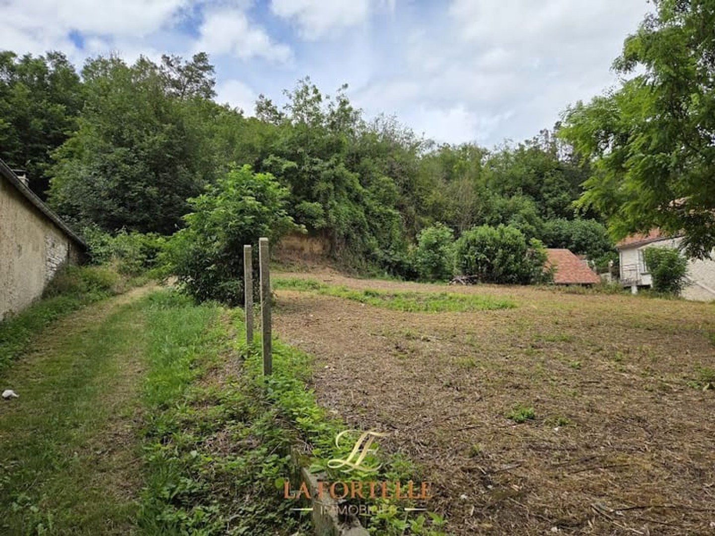 Terrain 477 m²