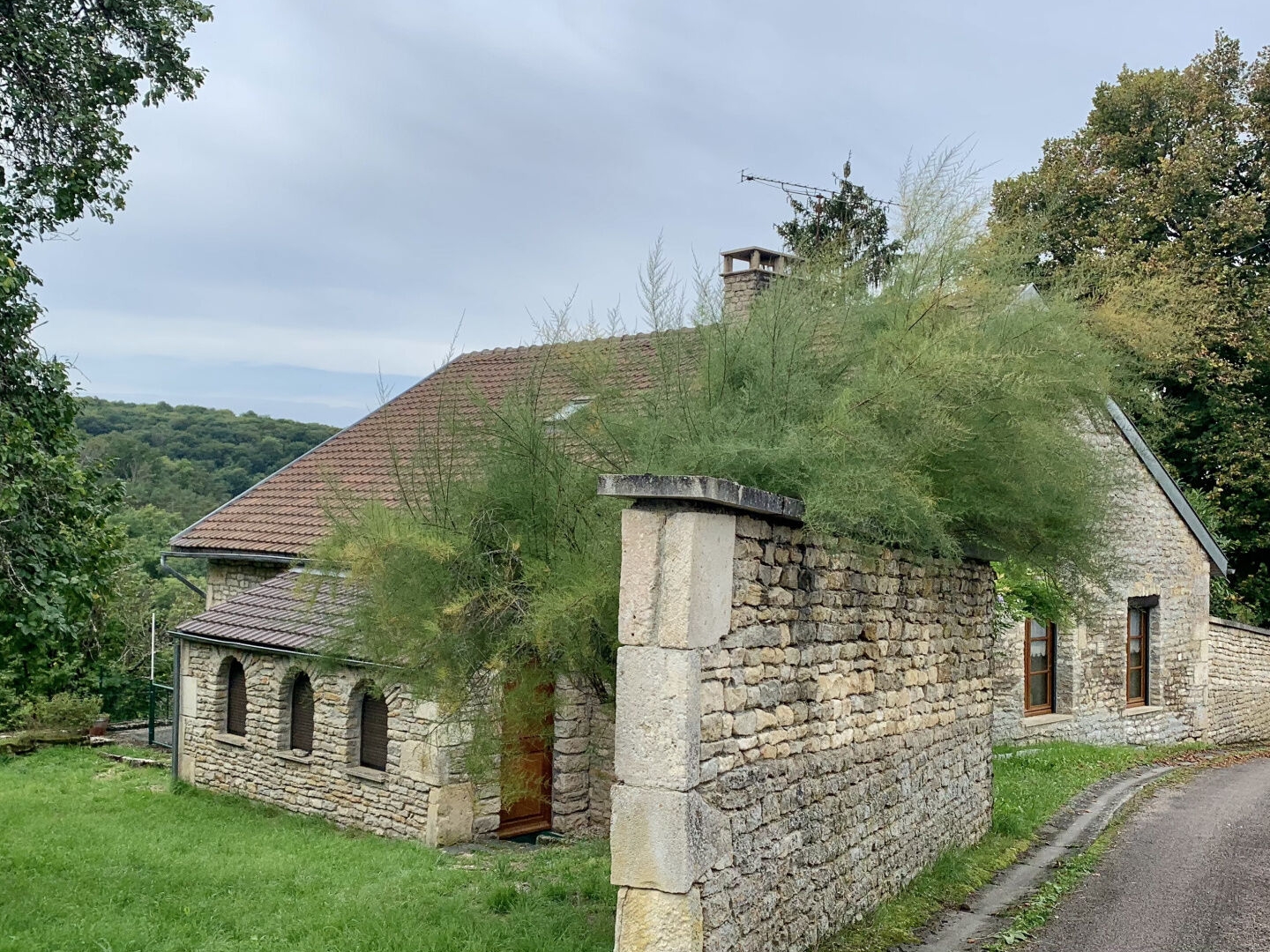 DEMEURE DE CHARME avec terrain alliant matériaux nobles au c