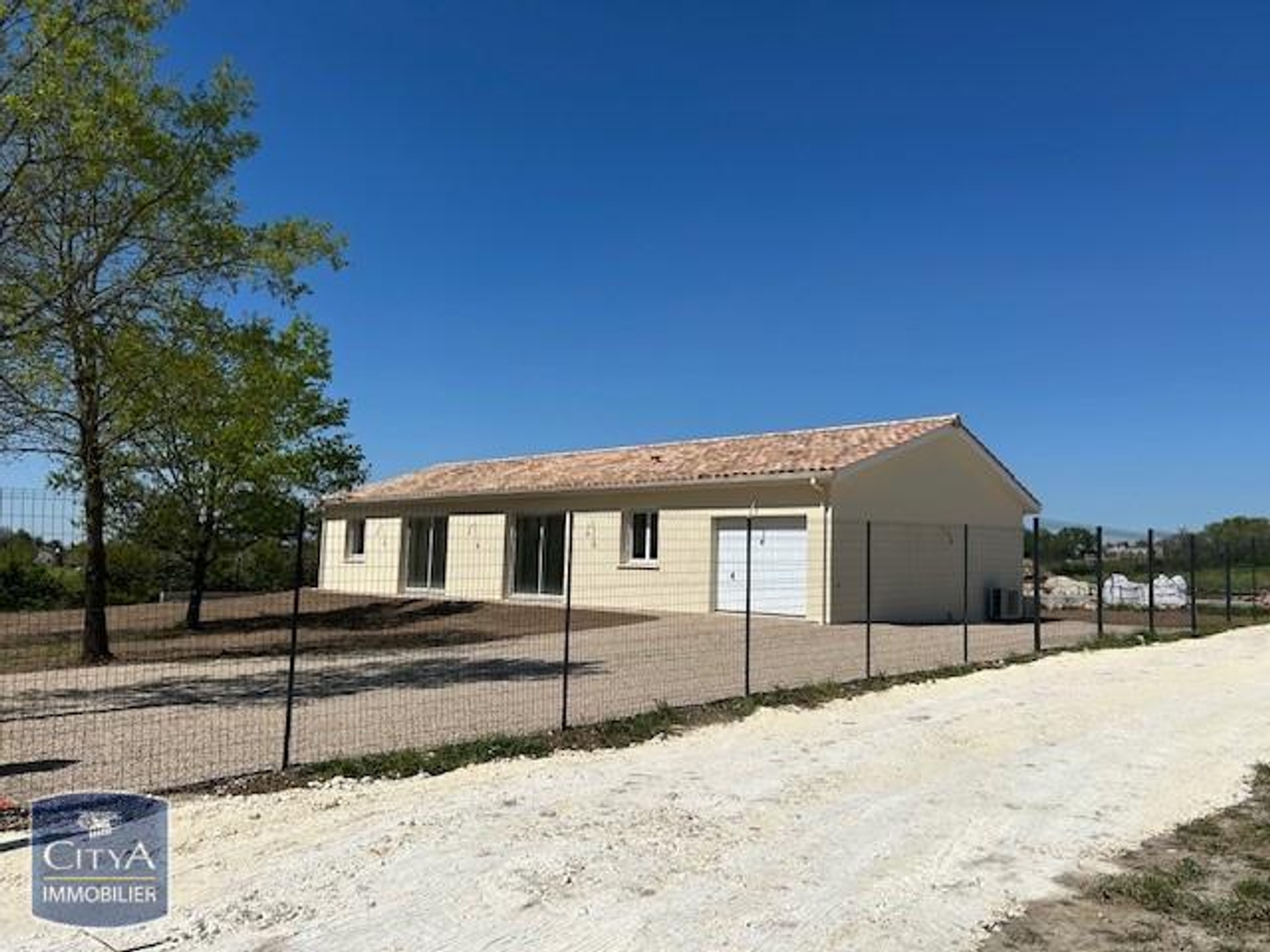 Maison à vendre - 4 pièces - 123m2 - Vélines (24230)
