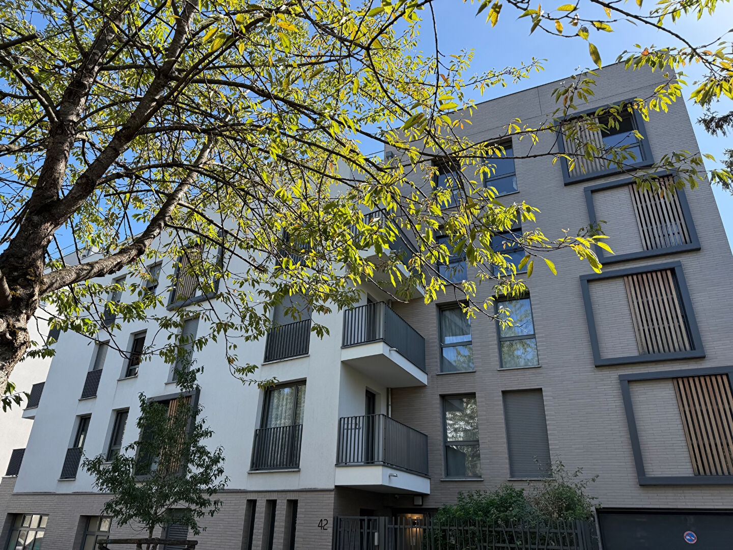 MONTREUIL LIMITE ROSNY, 12MIN DU RER, 2 PIECES RECENT AVEC BALCON. EXCELLENT DPE EN C!