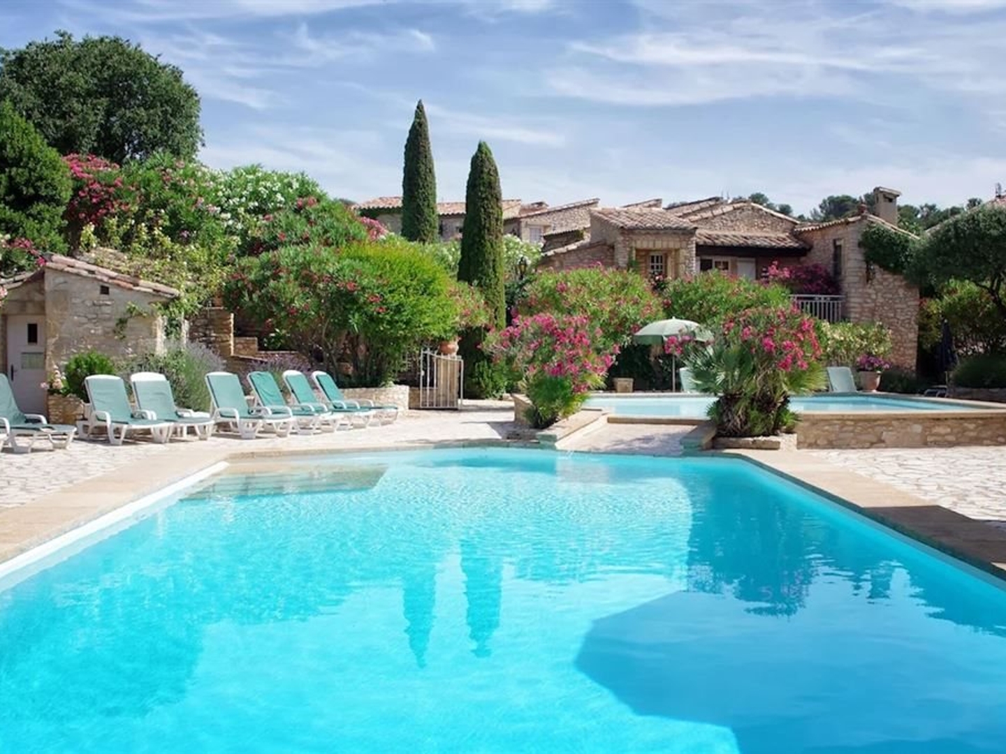 Maison à vendre - 2500m2 - Uzès (30700)