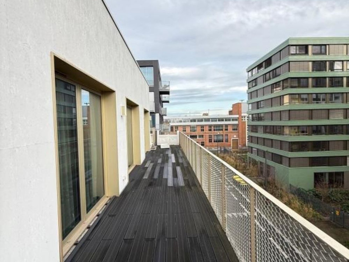 À découvrir sans tarder, superbe appartement lumineux situé au 4€ étage d'une résidence bien entretenue, avec parking en sous-so