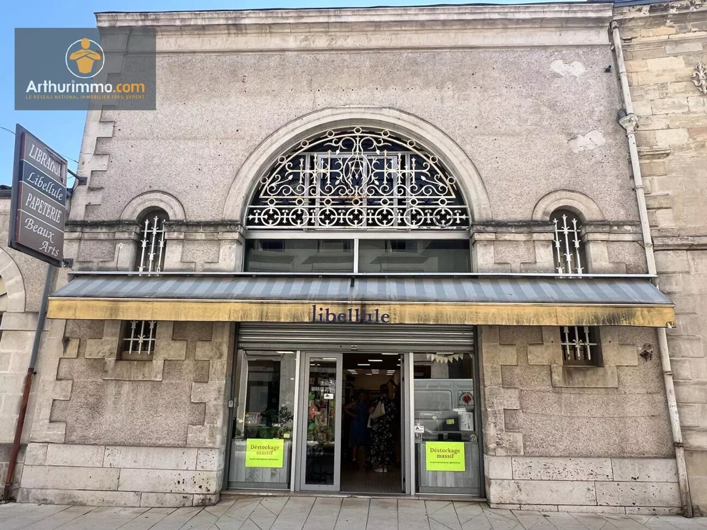 Local commercial 3 pièces 450 m²
