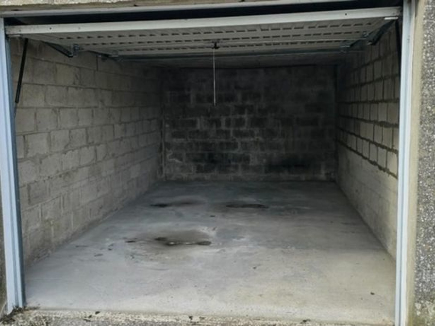 GARAGE DISPONIBLE !
