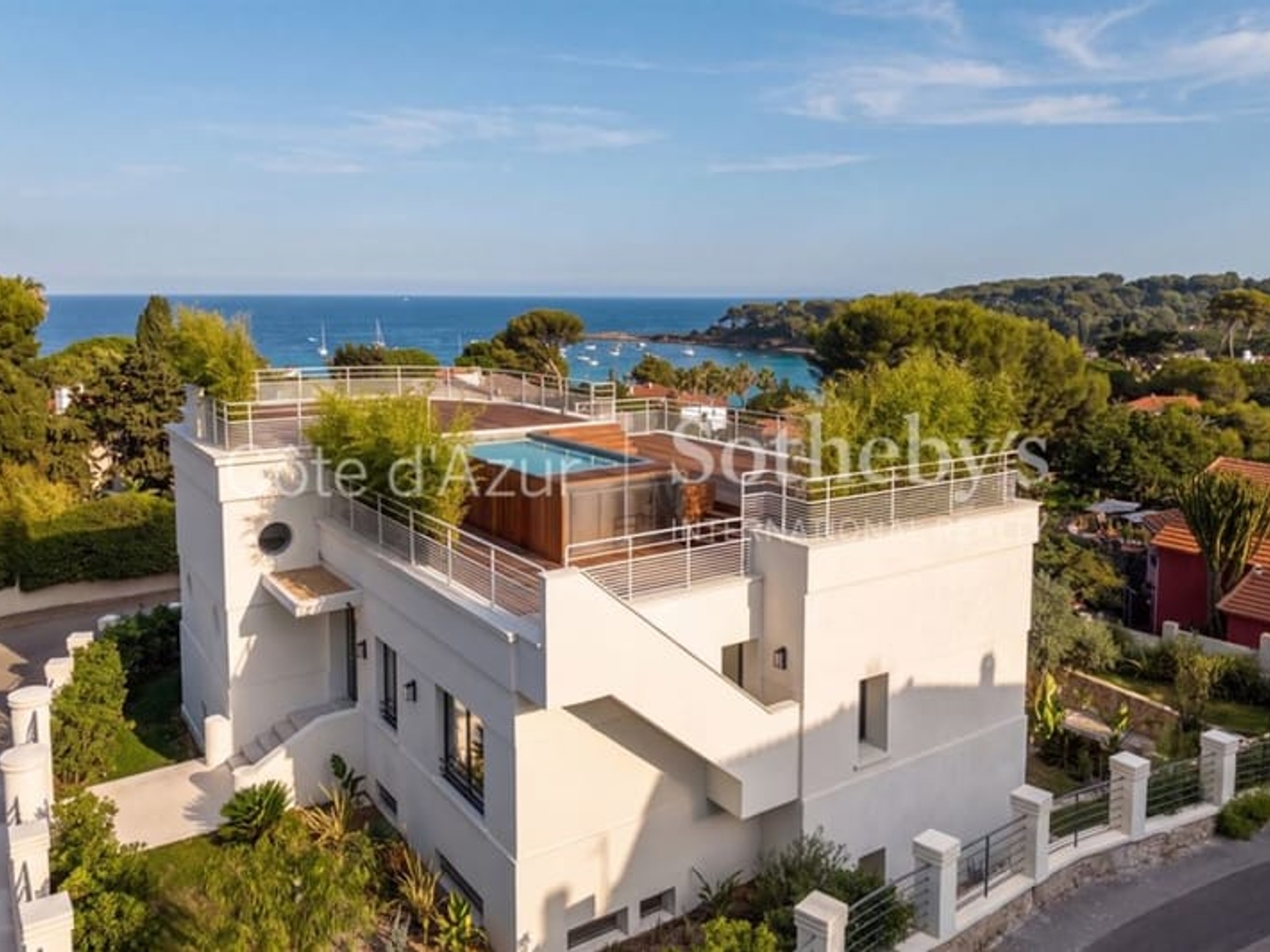 Cap d'Antibes La Garoupe, villa Art Déco avec rooftop de 150 m² et piscine