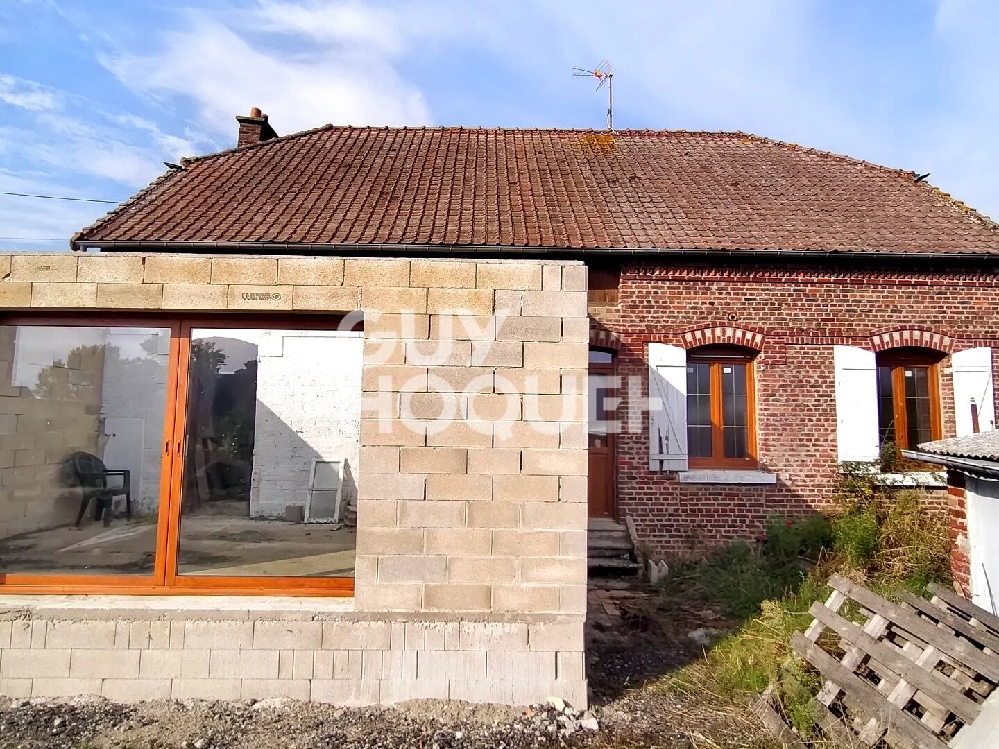 FERMETTE À RÉNOVER AVEC DÉPENDANCES ET TERRAIN DE 1 498 m²