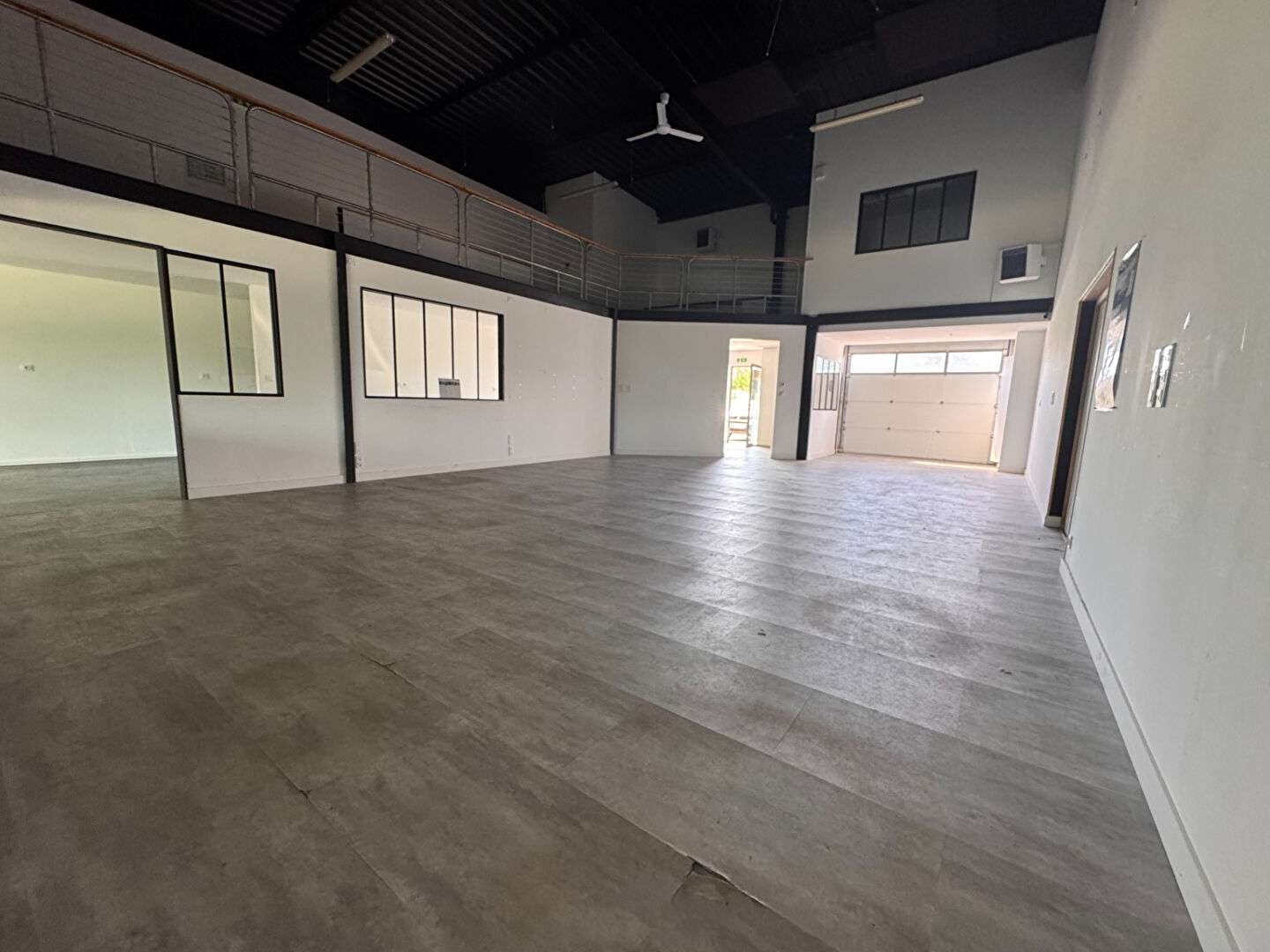 Local professionnel 200 m²