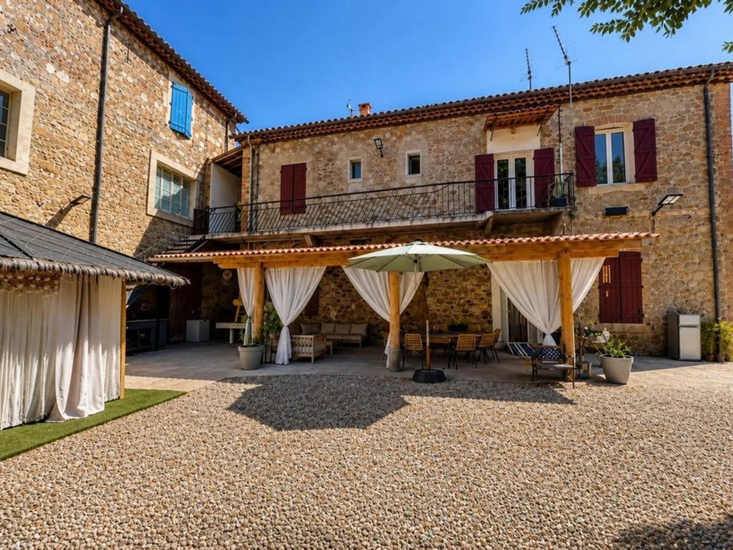Maison de 10 pièces de 226 m² à Robiac-Rochessadoule