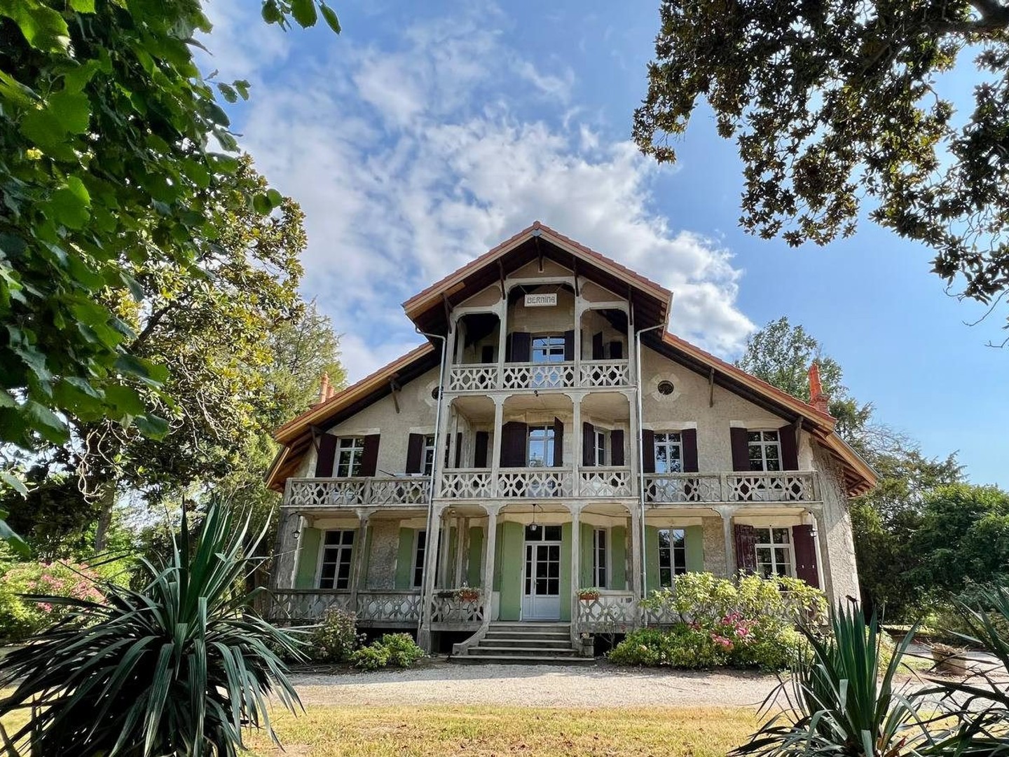 Maison 12 pièces 350 m²