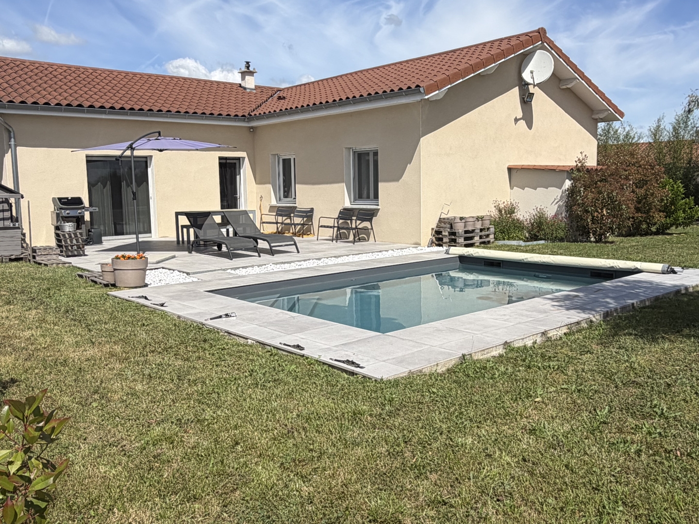 CHAMPDIEU MAISON DE 133M2AVEC PISCINE - TERRAIN CLOS ET ARBORÉ