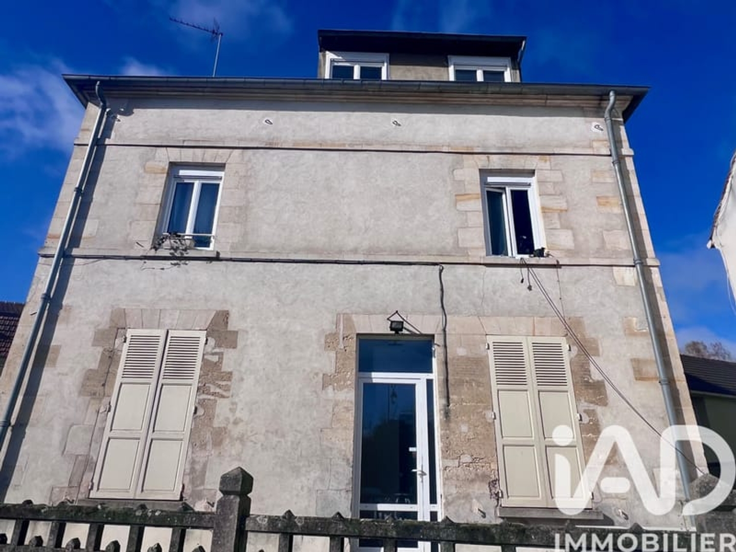 Immeuble à vendre - 110m2 - Chars (95750)